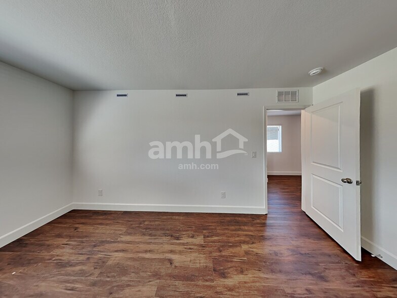 Building Photo - 10436 Bee Balm St