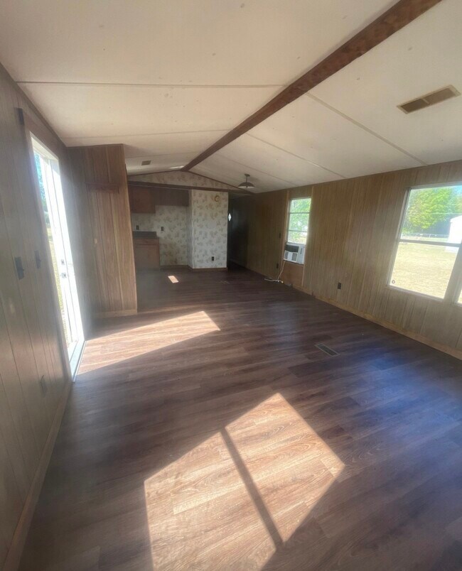 Building Photo - 152 Aiken Rd