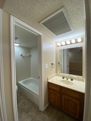 Building Photo - 2 story 1 bed 1.5 bath towhome