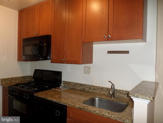 Building Photo - 2725 39th St NW