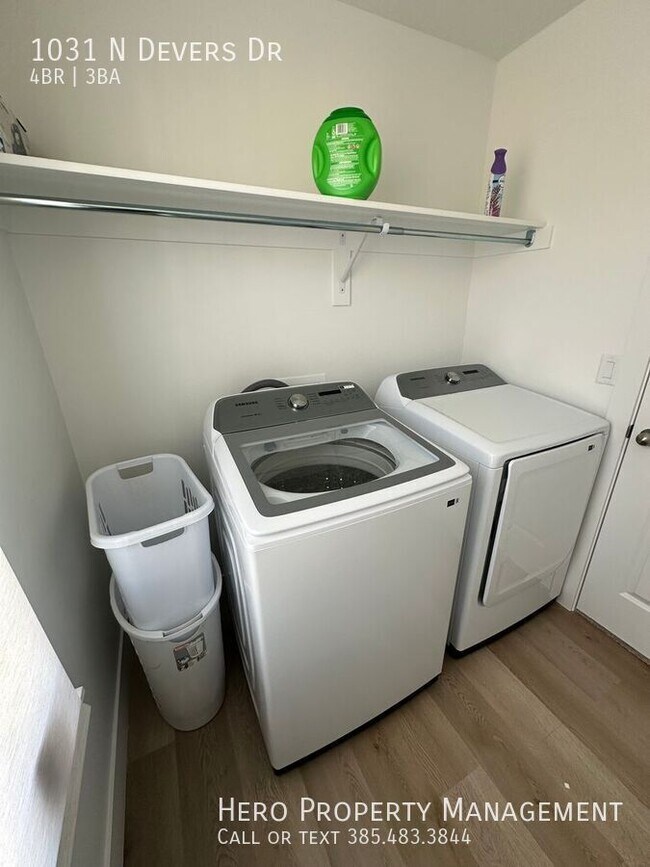 Building Photo - 1031 Devers Dr