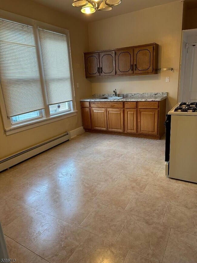 Building Photo - 122 Buffalo Ave