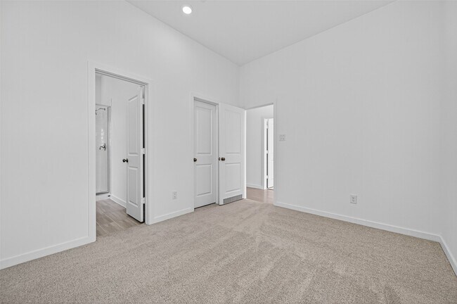 Building Photo - 27423 Sunterra Village Dr