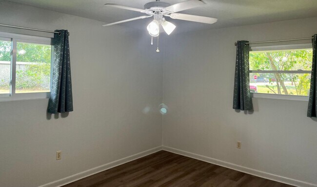 Building Photo - Port Allen-Great Location near historic downtown with new finishings!