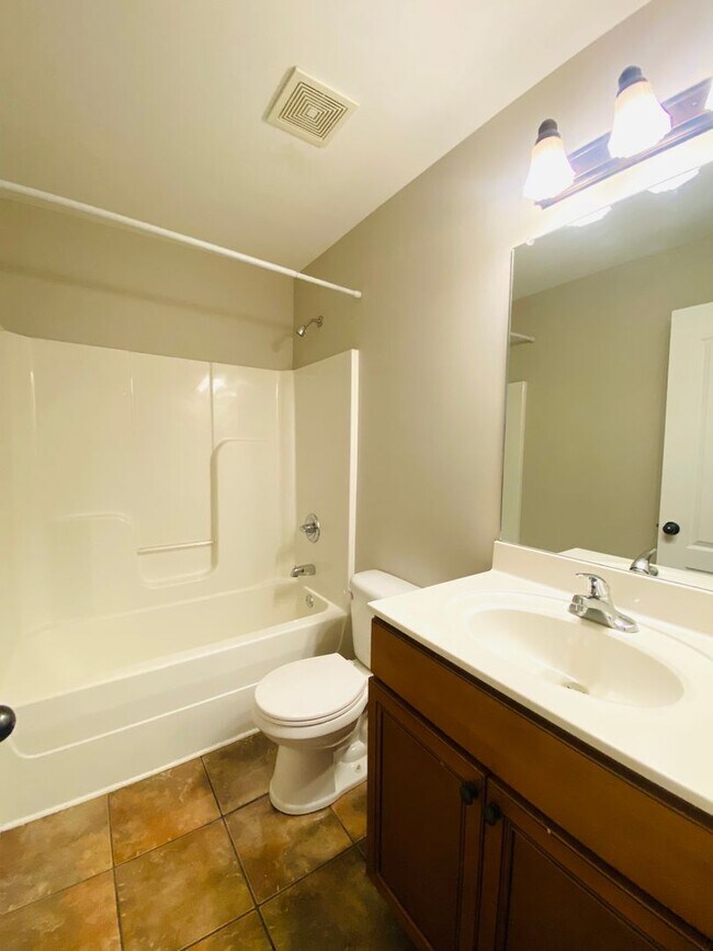 Building Photo - 1728 Thistlewood Dr