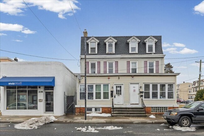 Building Photo - 206 N Broadway