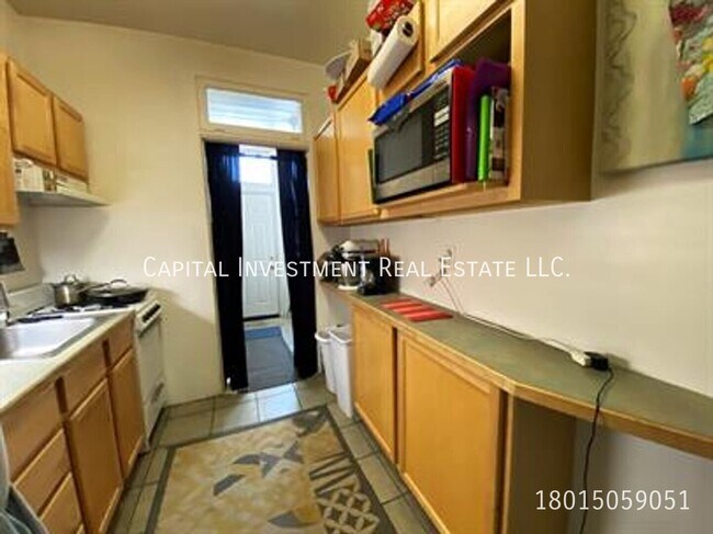 Building Photo - 470 E 300 S