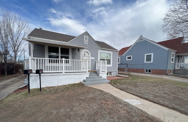 Primary Photo - 2 Bedroom 1 Bathroom in South Broadway Hei...