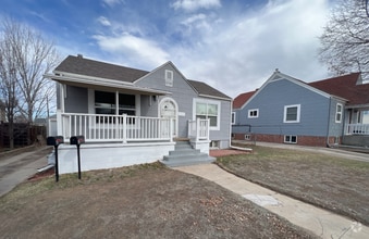 Building Photo - 2 Bedroom 1 Bathroom in South Broadway Hei...
