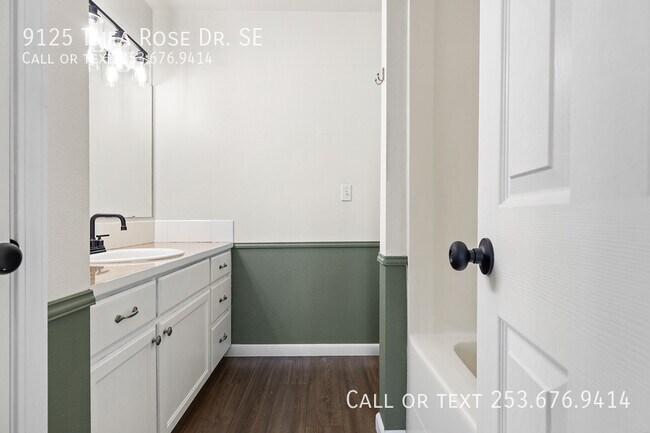 Building Photo - 9125 Thea Rose Dr. SE