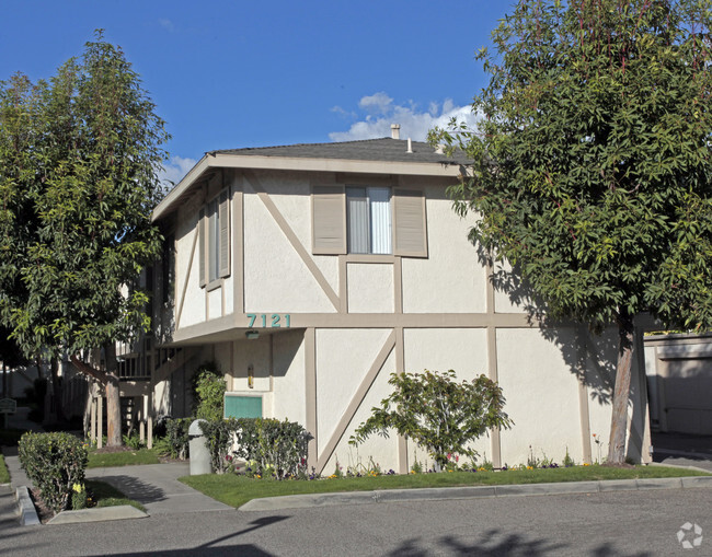 Primary Photo - Chelsea Court Apartments