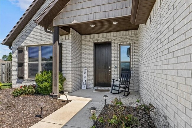 Building Photo - 801 Bellmara Cir