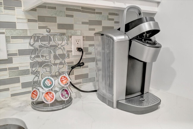 Building Photo - 4213 E Yukon St