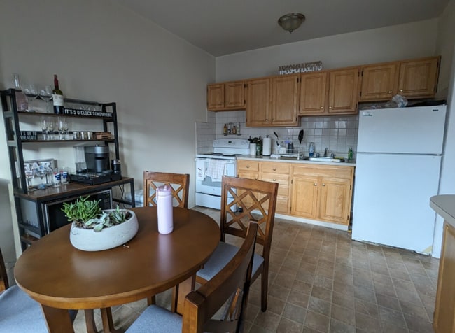 Building Photo - 3-Bed with 1.5 Bath * Packard's Corner *