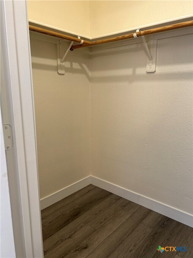 Building Photo - 2203 Tracey Ann Ln