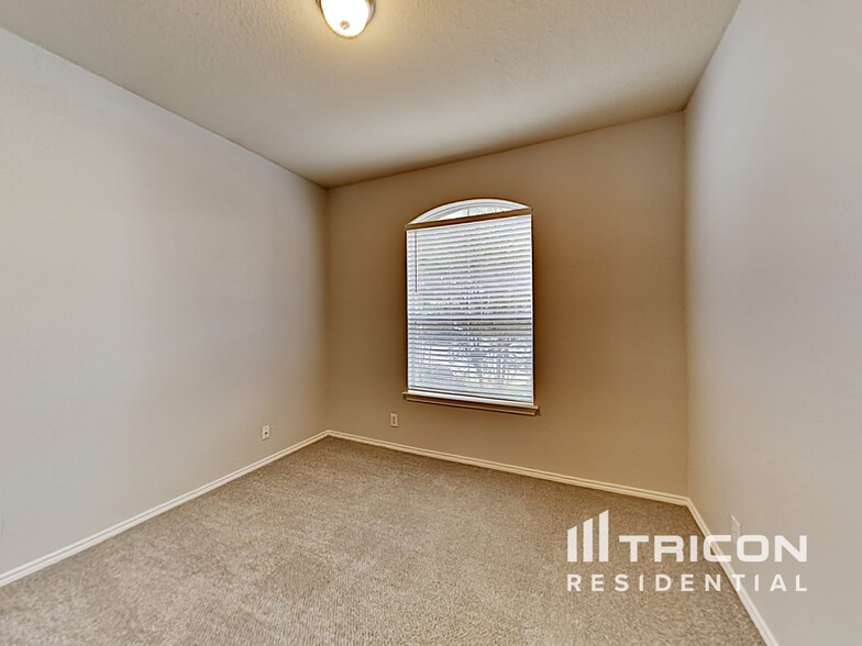 Building Photo - 150 Roadrunner Ave