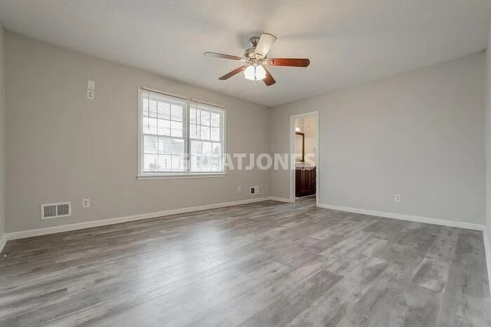 Building Photo - 213 Coachman Dr