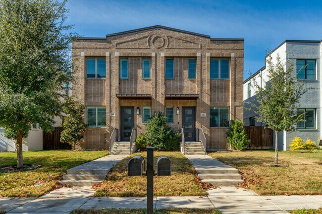 Building Photo - GORGEOUS 3 BEDROOM TOWNHOUSE LOCATED IN FORT WORTH!