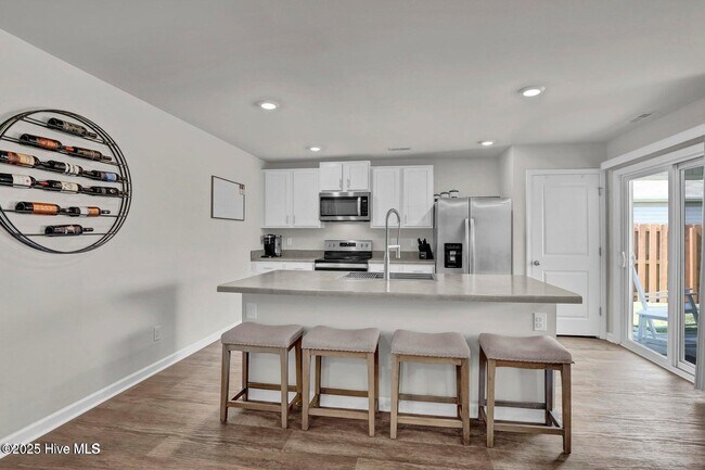 Building Photo - 519 Birdsong Dr