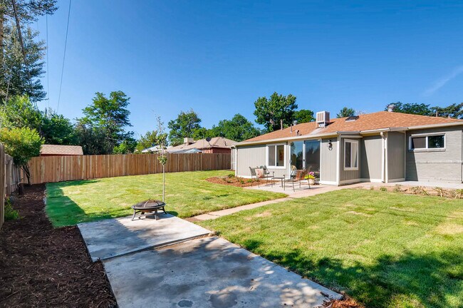 Building Photo - FANTASTIC Bungalow Style Ranch Home