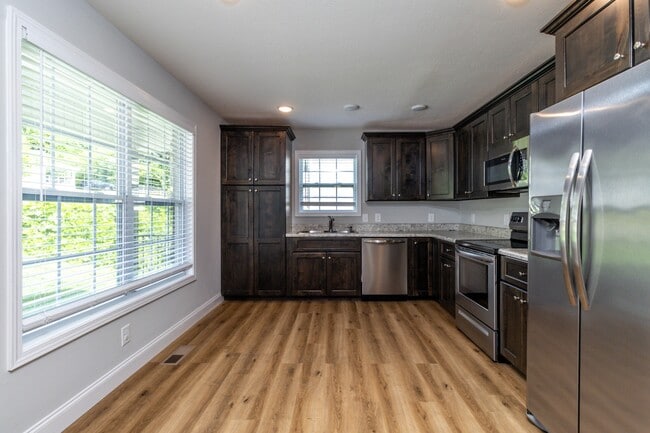 Building Photo - 252-254 Highland Ave
