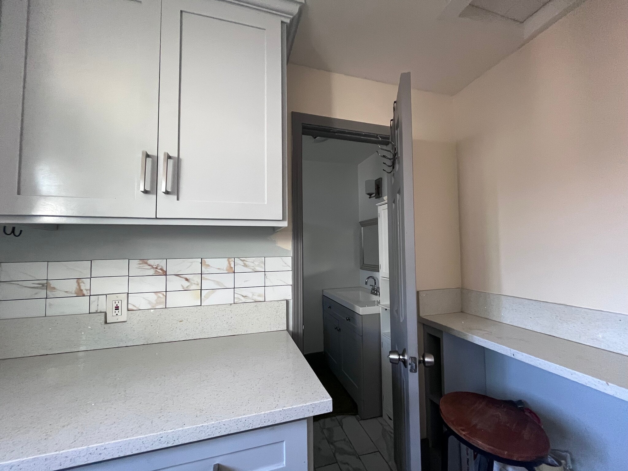 Building Photo - 1227 1/2 E 65th St