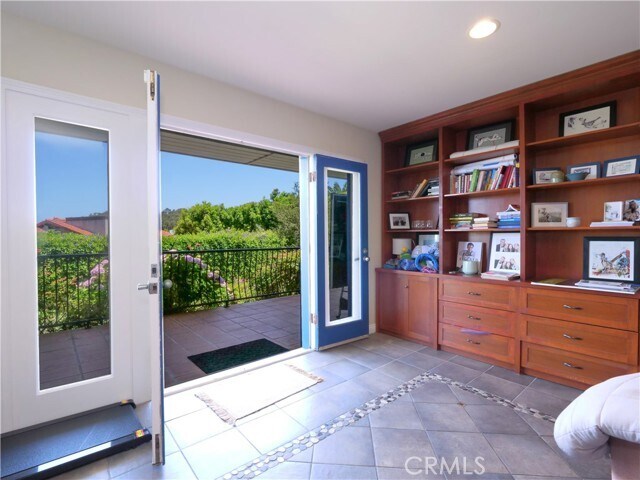 Building Photo - 345 Palos Verdes Dr W