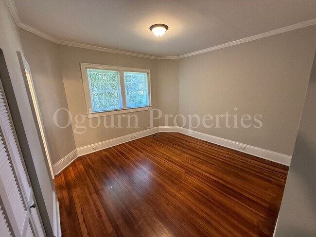 Building Photo - 116 N Sunset Dr