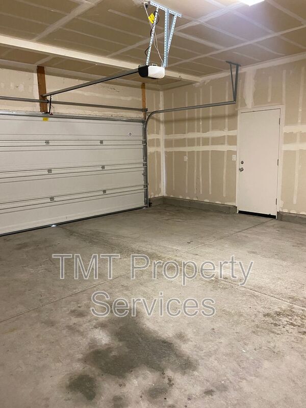 Building Photo - 5471 Westhampton Way