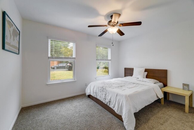 Building Photo - 6002 Baton Rouge Dr