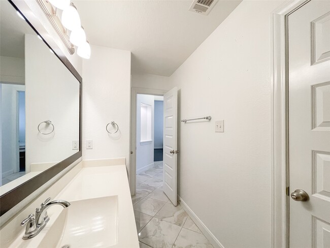 Building Photo - 18126 Golden Falls Ln