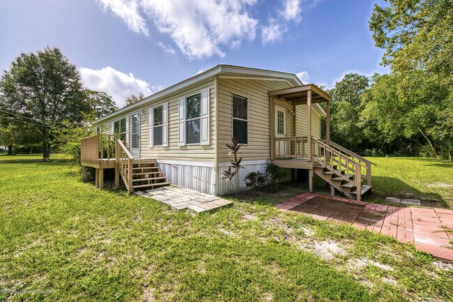 Building Photo - 14820 Aubrey Ave