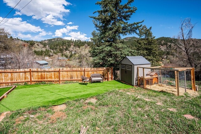 Building Photo - 2733 S Riverview Dr