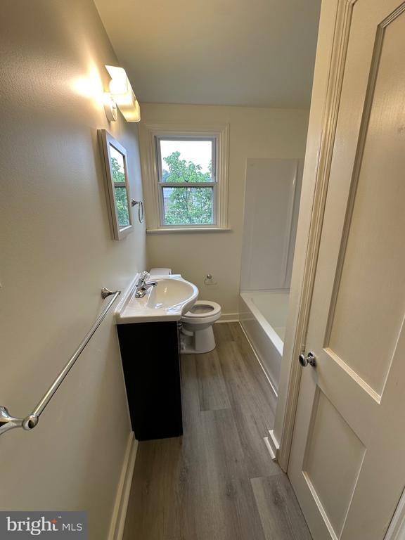 Building Photo - 1122 Coyne Pl
