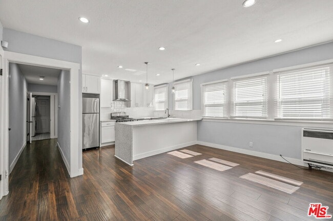 Building Photo - 1754 N La Brea Ave