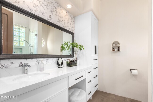 Building Photo - 6900 E Ironwood Dr