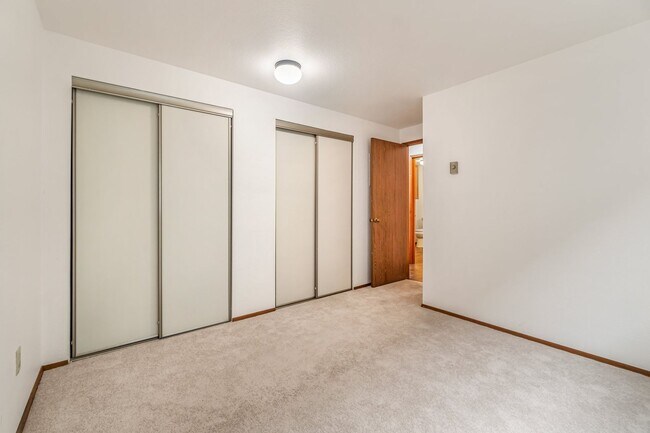 Building Photo - 715 N 130th St