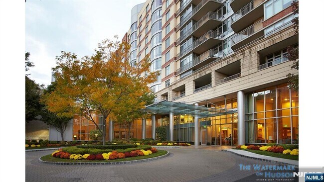 Building Photo - 8100 River Rd