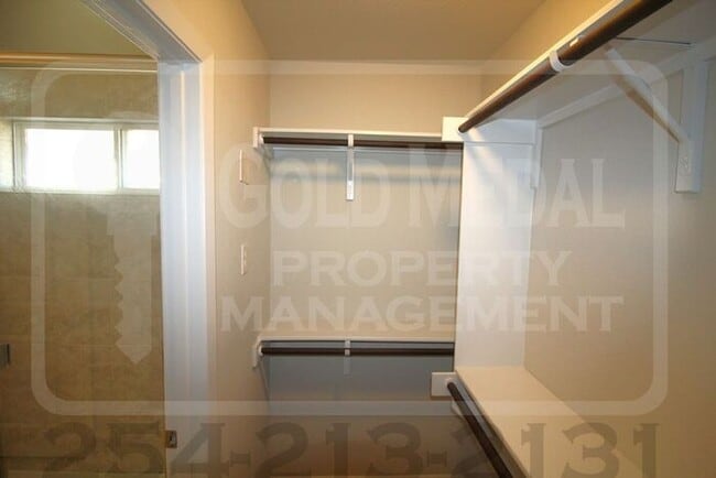 Building Photo - 335 Black Opal Dr