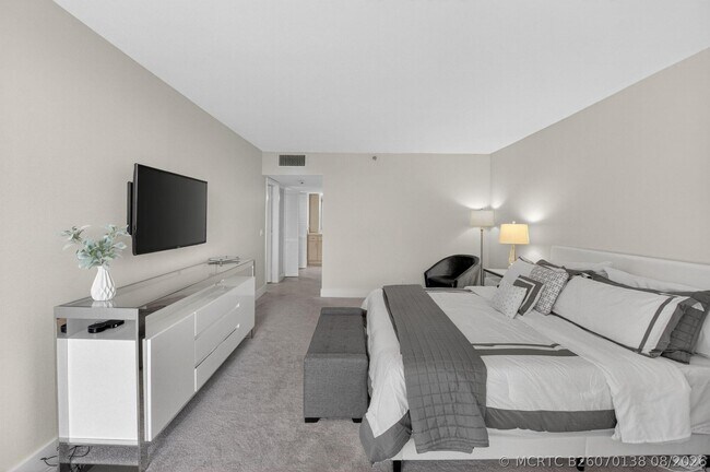 Building Photo - 4748 S Ocean Blvd