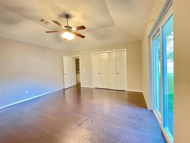 Building Photo - 21707 Country Park Ct