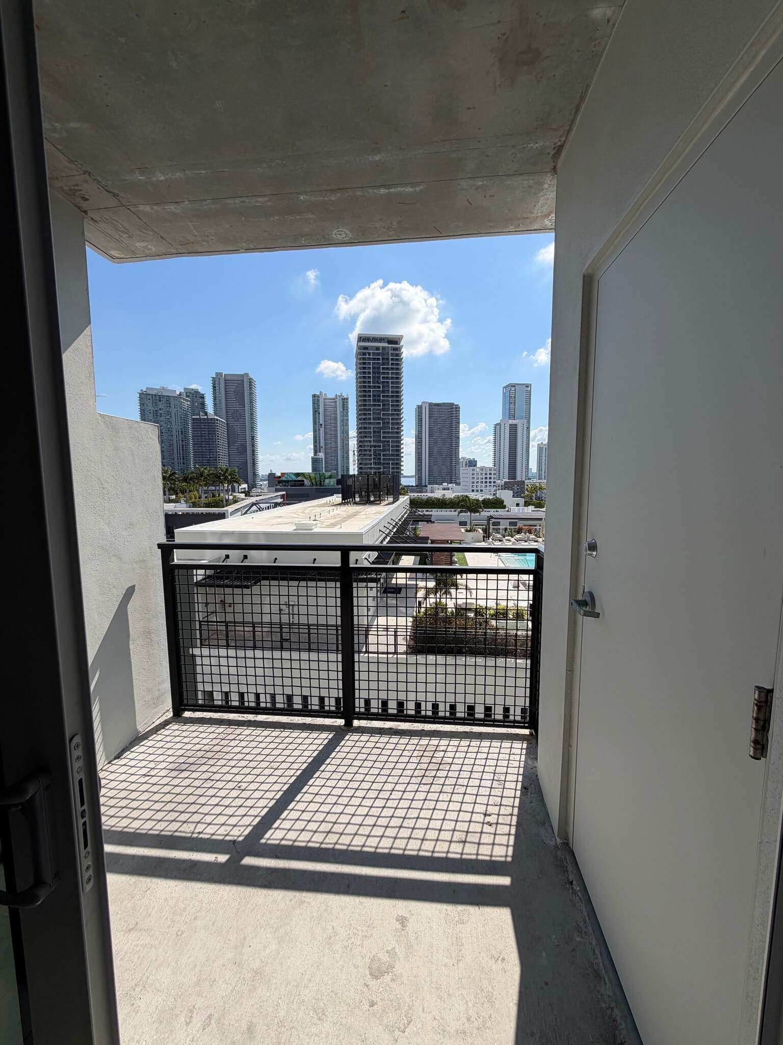 Building Photo - 237 NE 33rd St