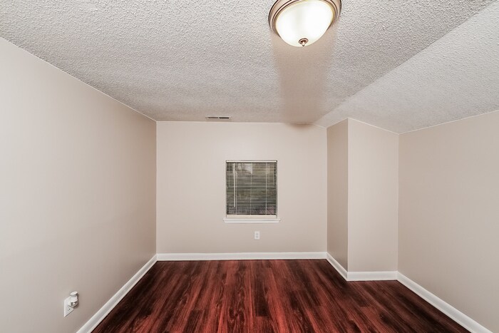 Building Photo - 356 Lakeshore Cir