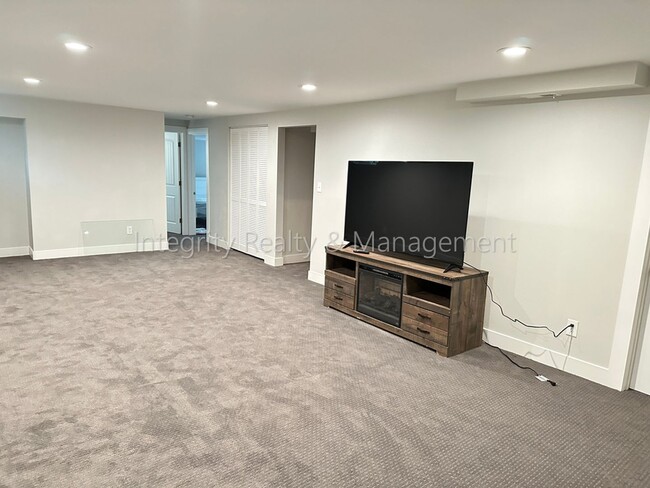 Building Photo - 3092 W Layton Ave