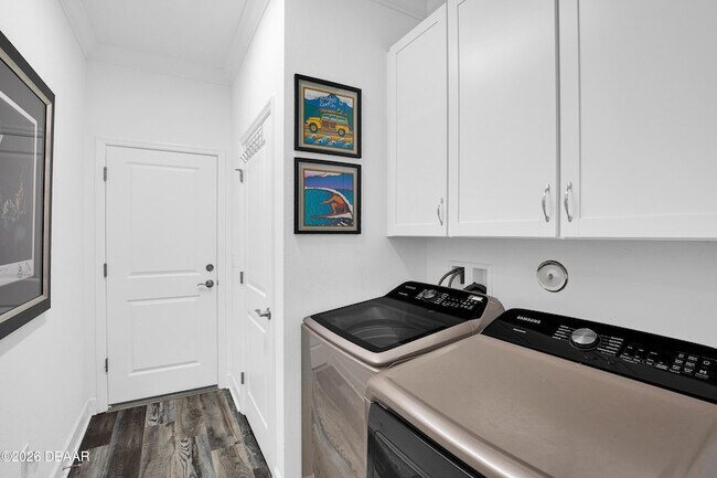 Building Photo - 402 Parrot Ln