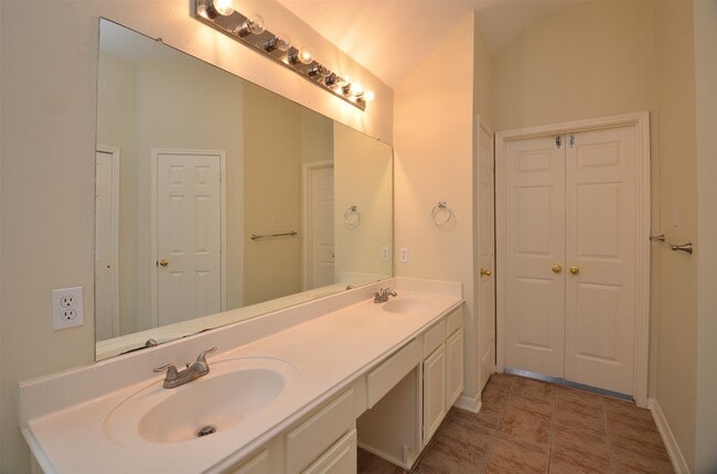 Building Photo - 1103 Ivyvine Ct