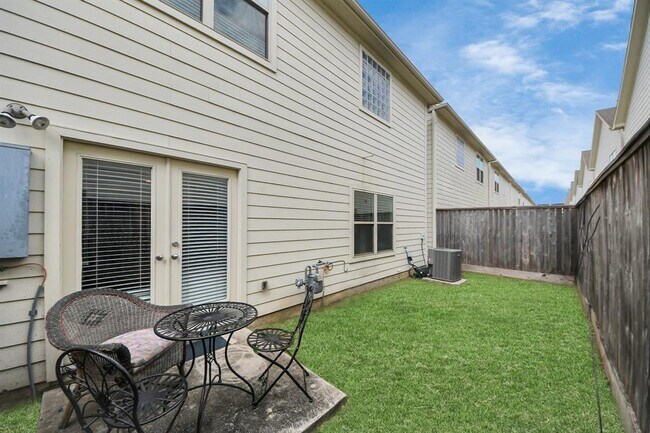 Building Photo - 3718 Main Poplar Dr