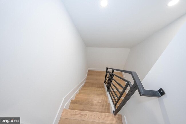 Building Photo - 314 N Essex Ave