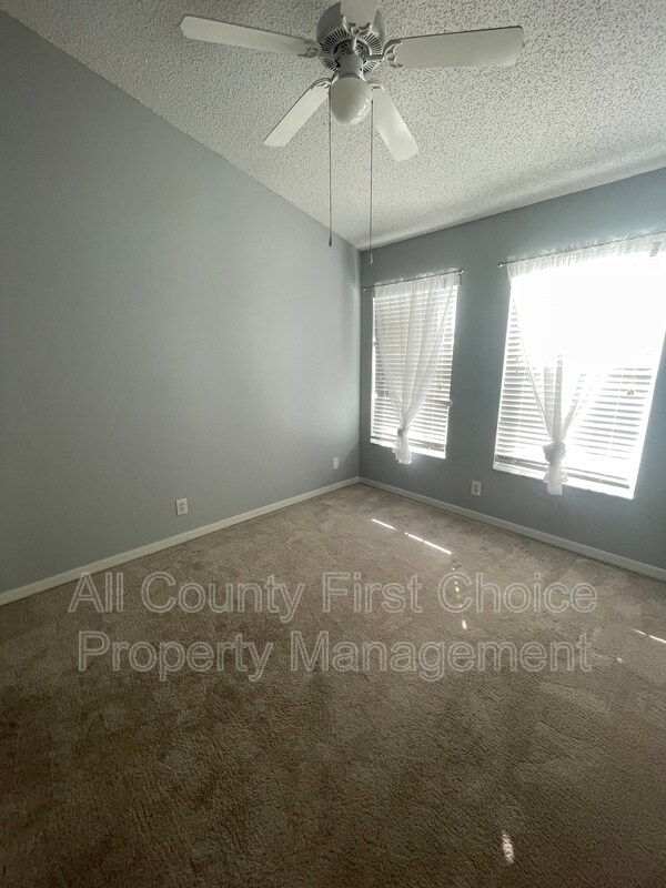 Building Photo - 605 Vallance Way NE