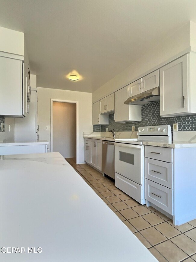 Building Photo - 7200 Alto Rey Ave